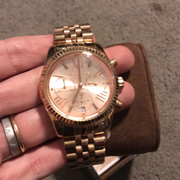 Mk watch main image 4